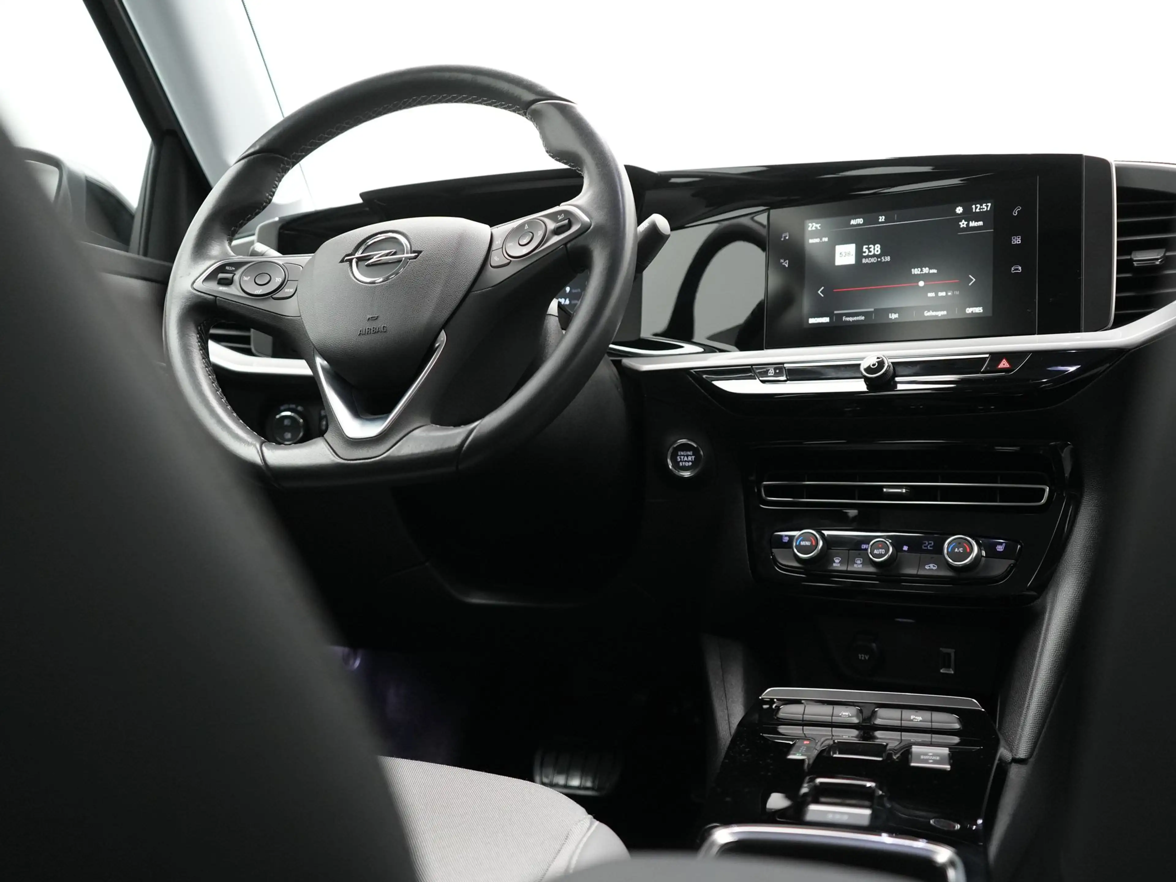 Opel Mokka-E Elegance 50-kWh 11kw bl. 136pk | 360 Camera | BLIS — photo 18