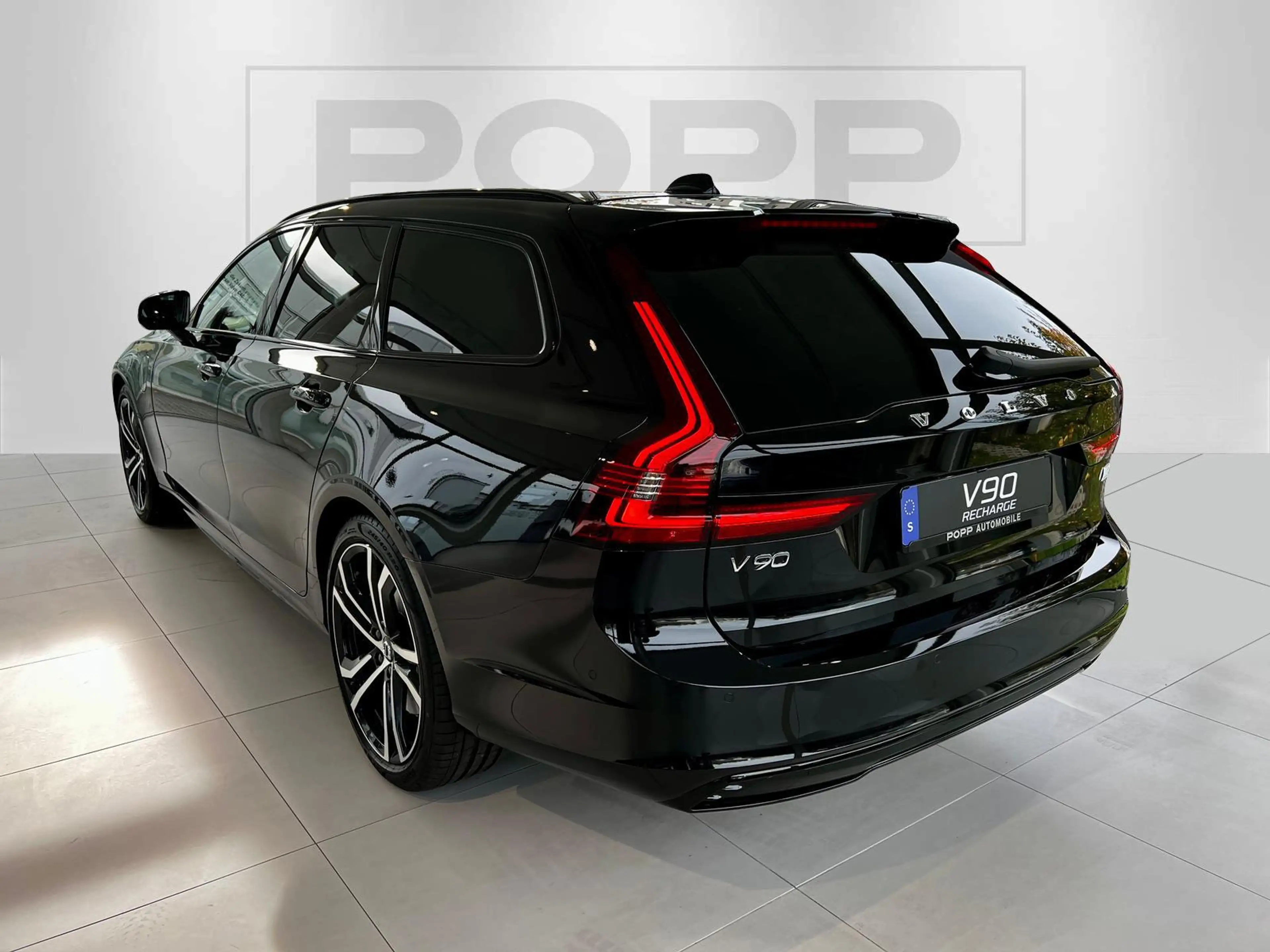 Volvo V90 T6 AWD Recharge Plus Dark 360° LUFT PANO FHZ — photo 4