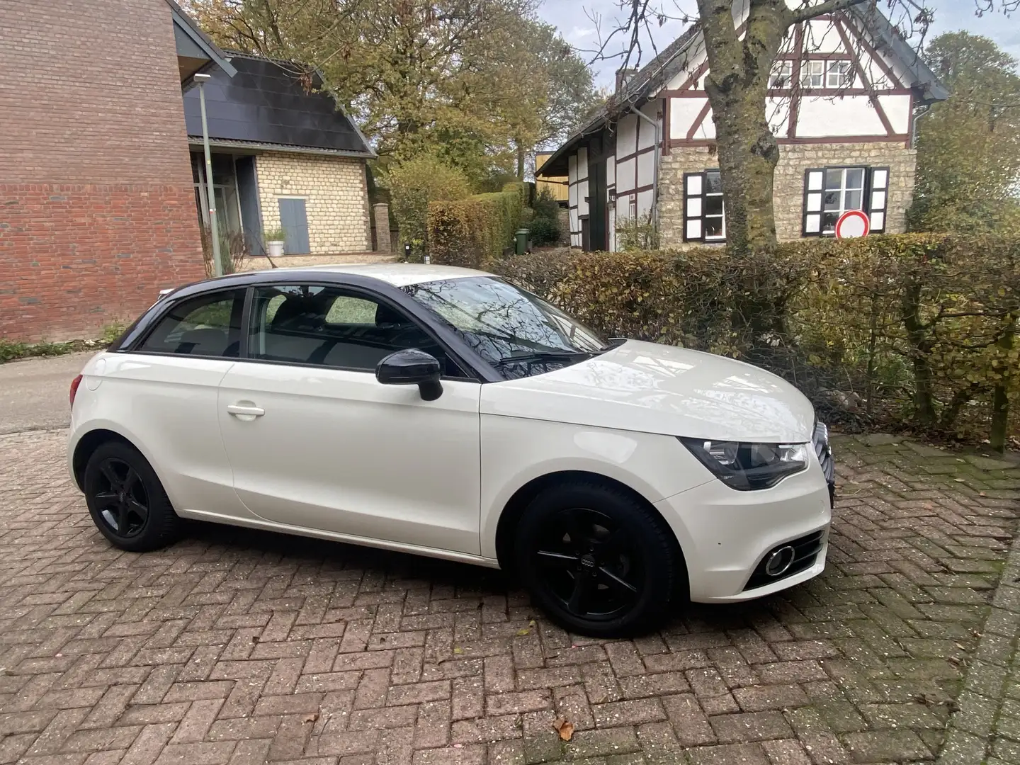 Audi A1 1.2 TFSI Attr. PL.B. Wit - 2