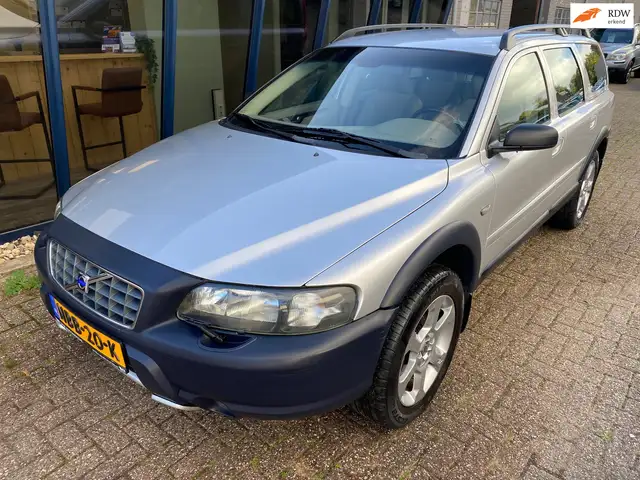 Volvo XC70 2.5 T Comfort Line Automaat 4WD Youngtimer