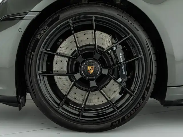 Porsche 911 view 13