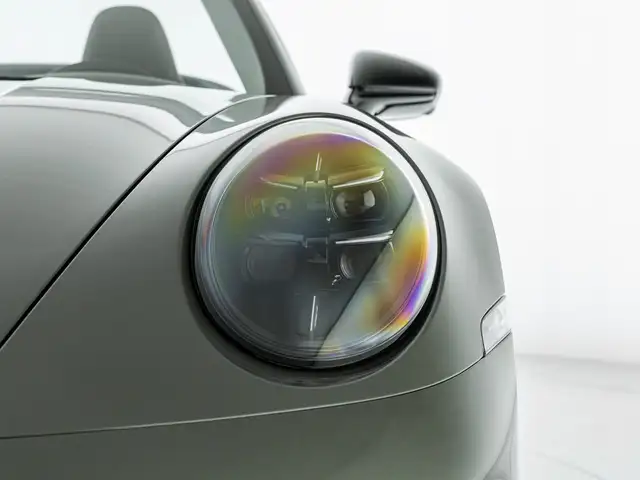 Porsche 911 view 7