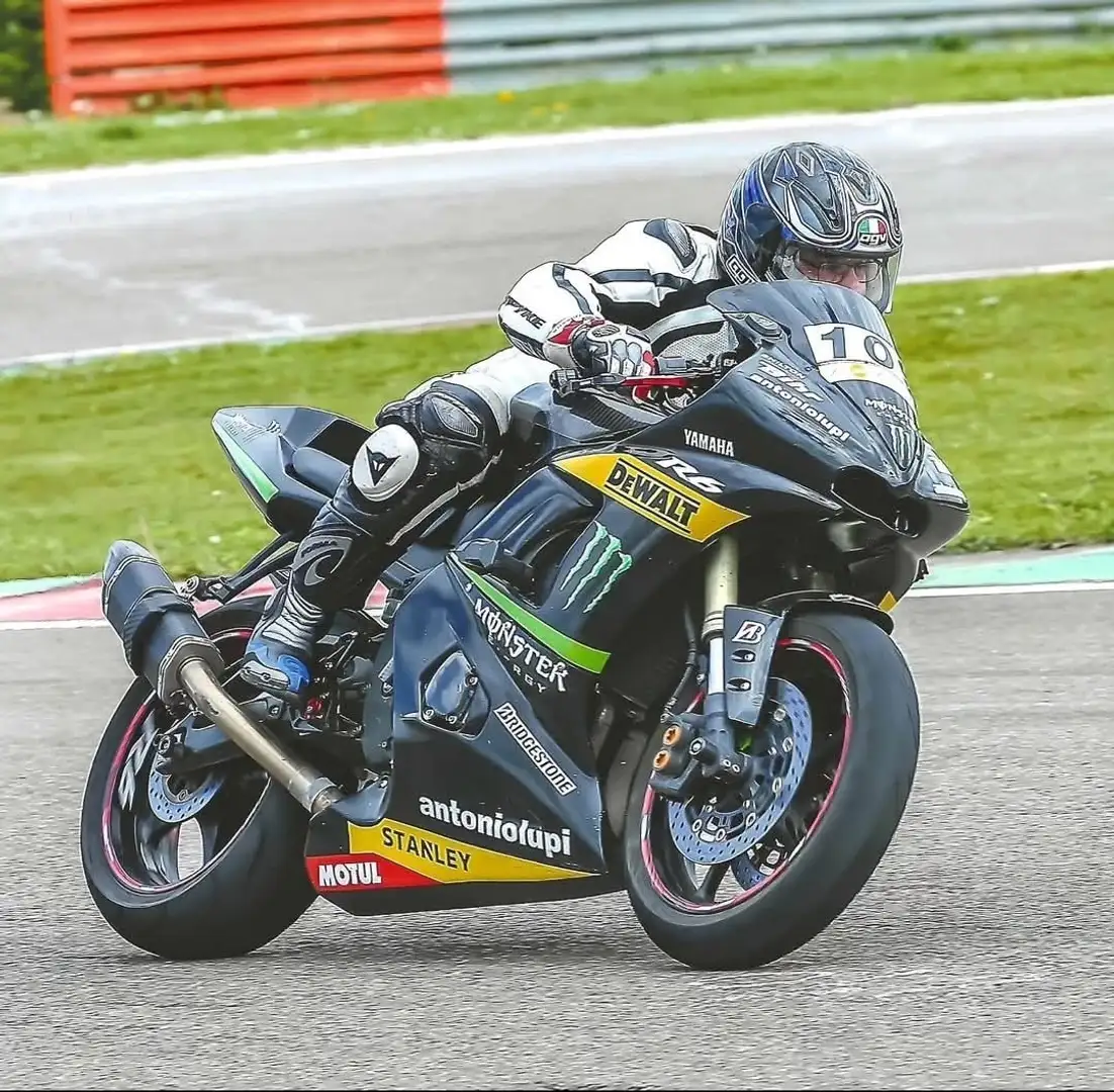 Yamaha YZF-R6 R6 en très bon état. Noir - 2