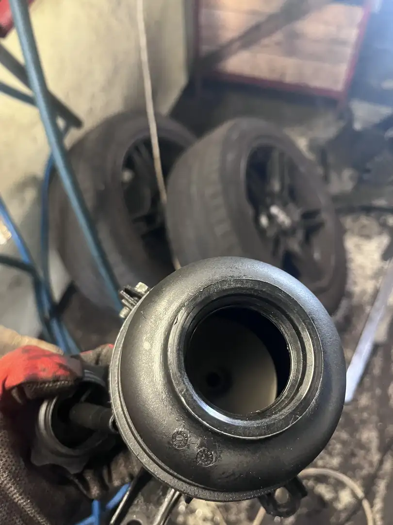 BMW 528 bmw e39 528i youngtimer Černá - 2