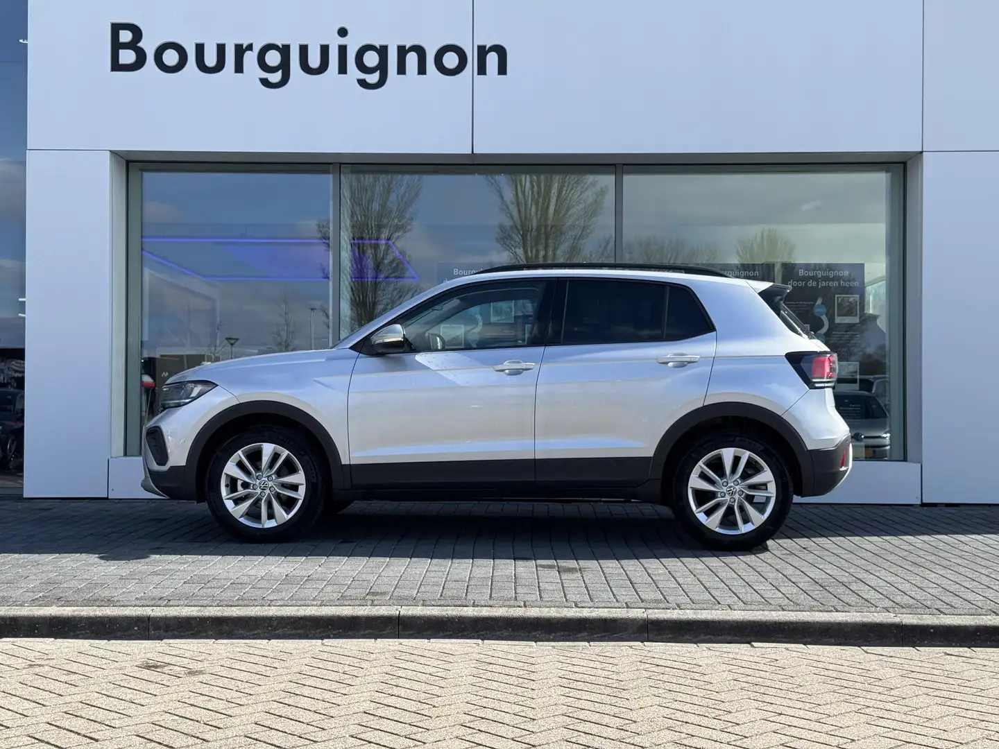 Volkswagen T-Cross Life Edition 1.0 70 kW / 95 pk TSI SUV 5 versn. Ha Grijs - 2