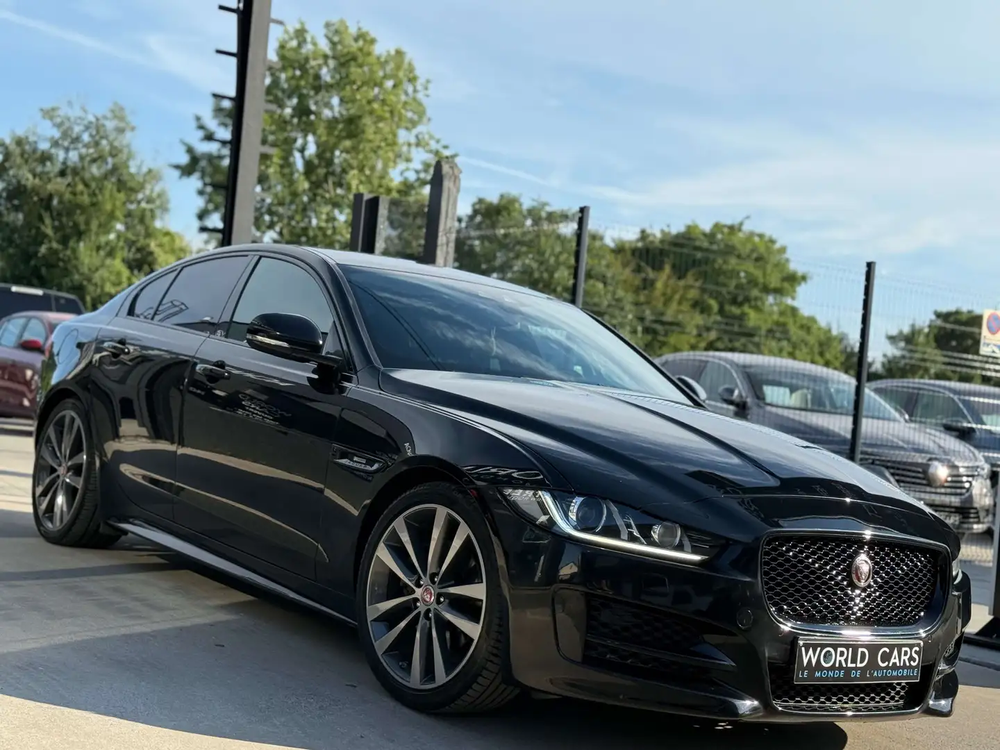 Jaguar XE 2.0 D E-Performance R-Sport NAVI CAMERA GARANTIE Noir - 2