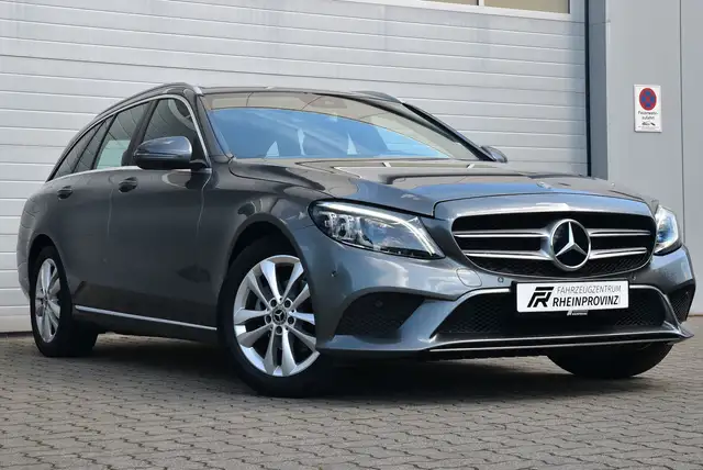Mercedes-Benz C 180 CGI 9G LED/Panorama/Kamera/Navi/Sitzheiz.