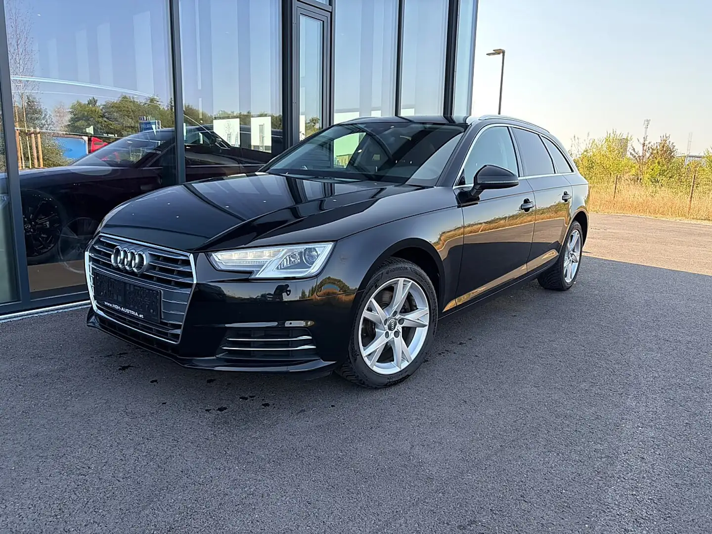 Audi A4 Avant 2,0 TDI Sport S-tronic / NAVI / XENON / V... Schwarz - 2