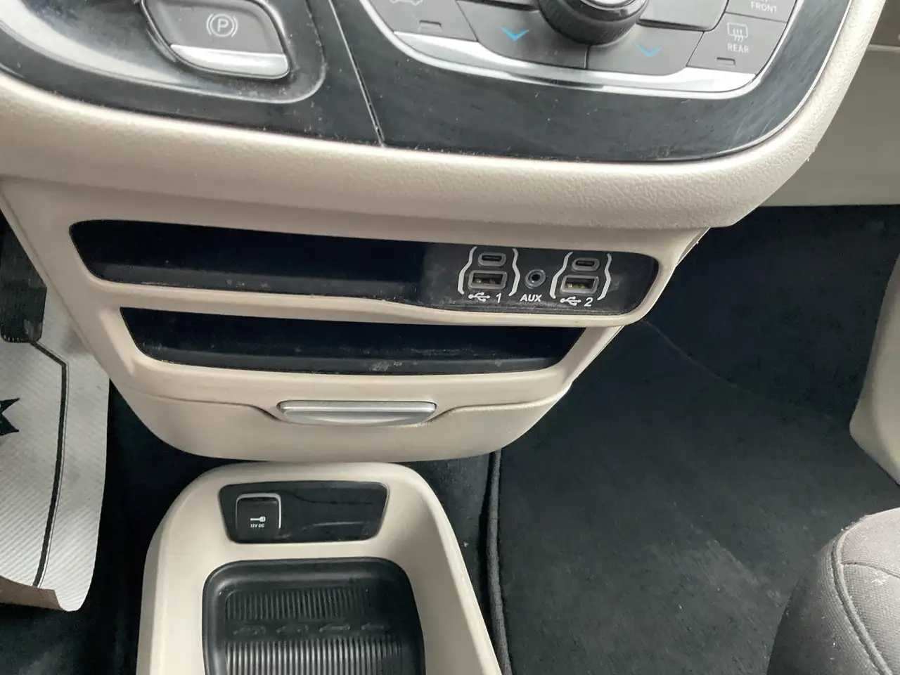 Chrysler Grand Caravan снимка Chrysler Grand Caravan