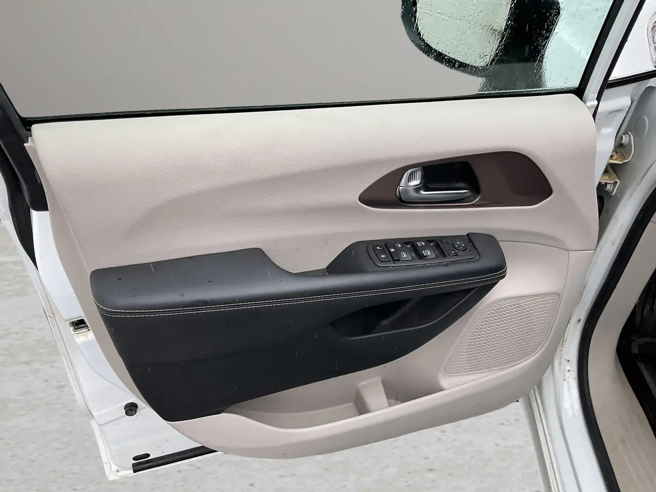 Chrysler Grand Caravan снимка Chrysler Grand Caravan