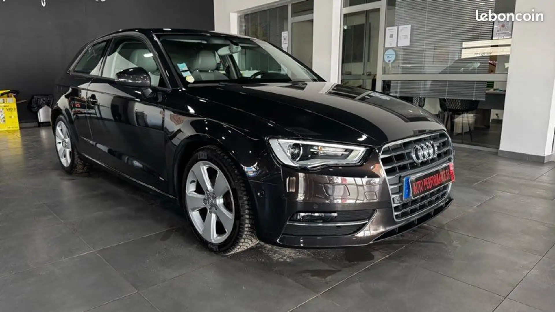 Audi A3 1.6 TDI 105 Ch Ambition Luxe Sièges chauffants Regulateur de vitesse Bluetooth Détecteur d’angles mort Radars stationneme - 2