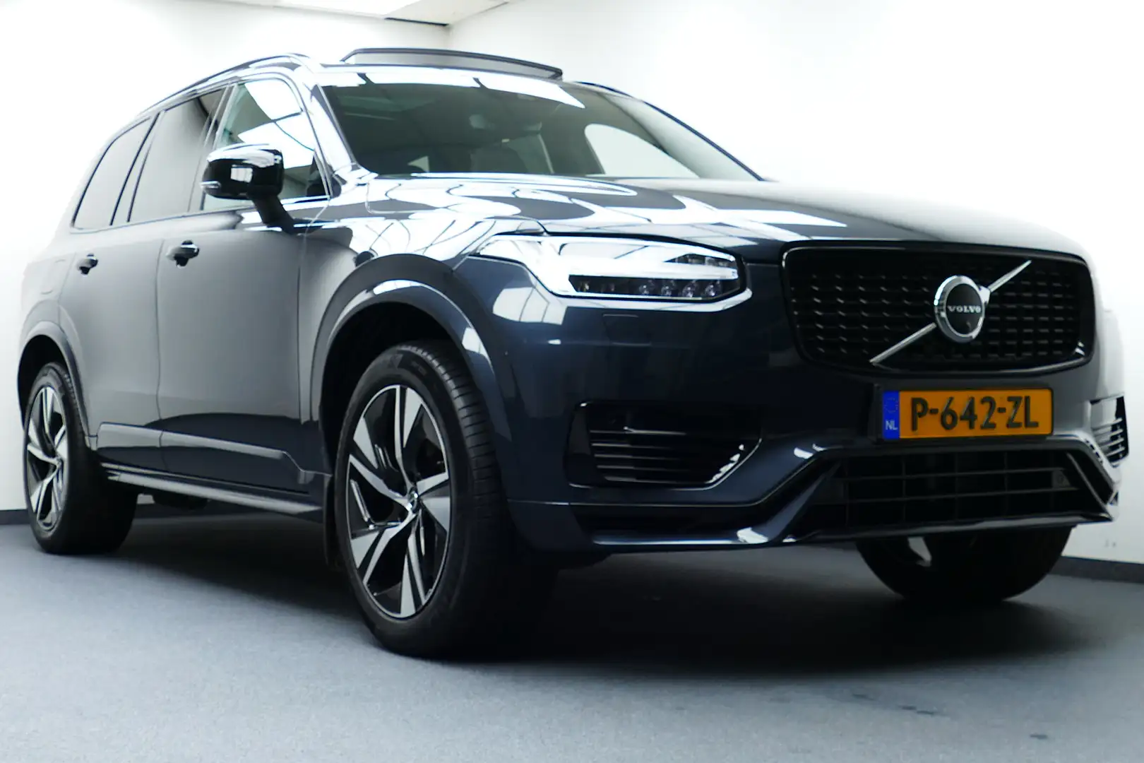 Volvo XC90 2.0 T8 Recharge AWD Inscription Exclusive 7-Pers. Grijs - 2