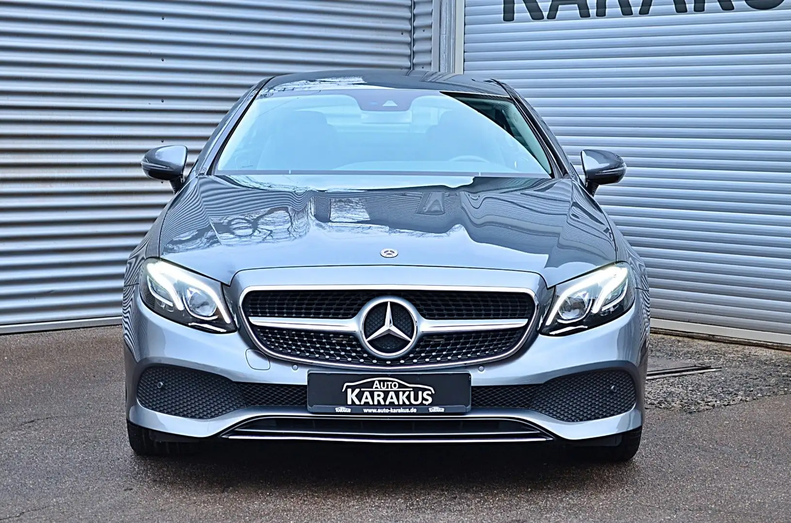 Mercedes-Benz E 350 d Coupe "COMAND/R.KAM/1.Hand/MB S.Heft" Grau - 2
