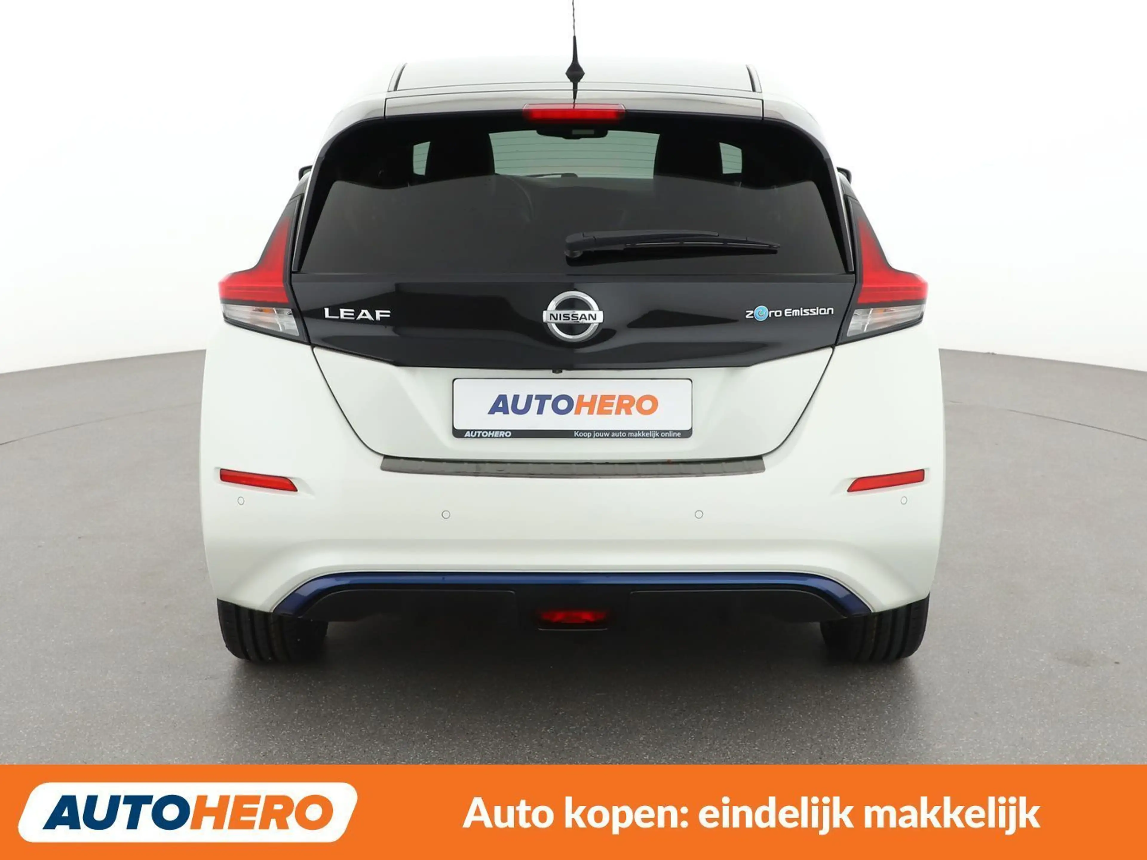 Nissan Leaf electric drive 110 kW Tekna — photo 5