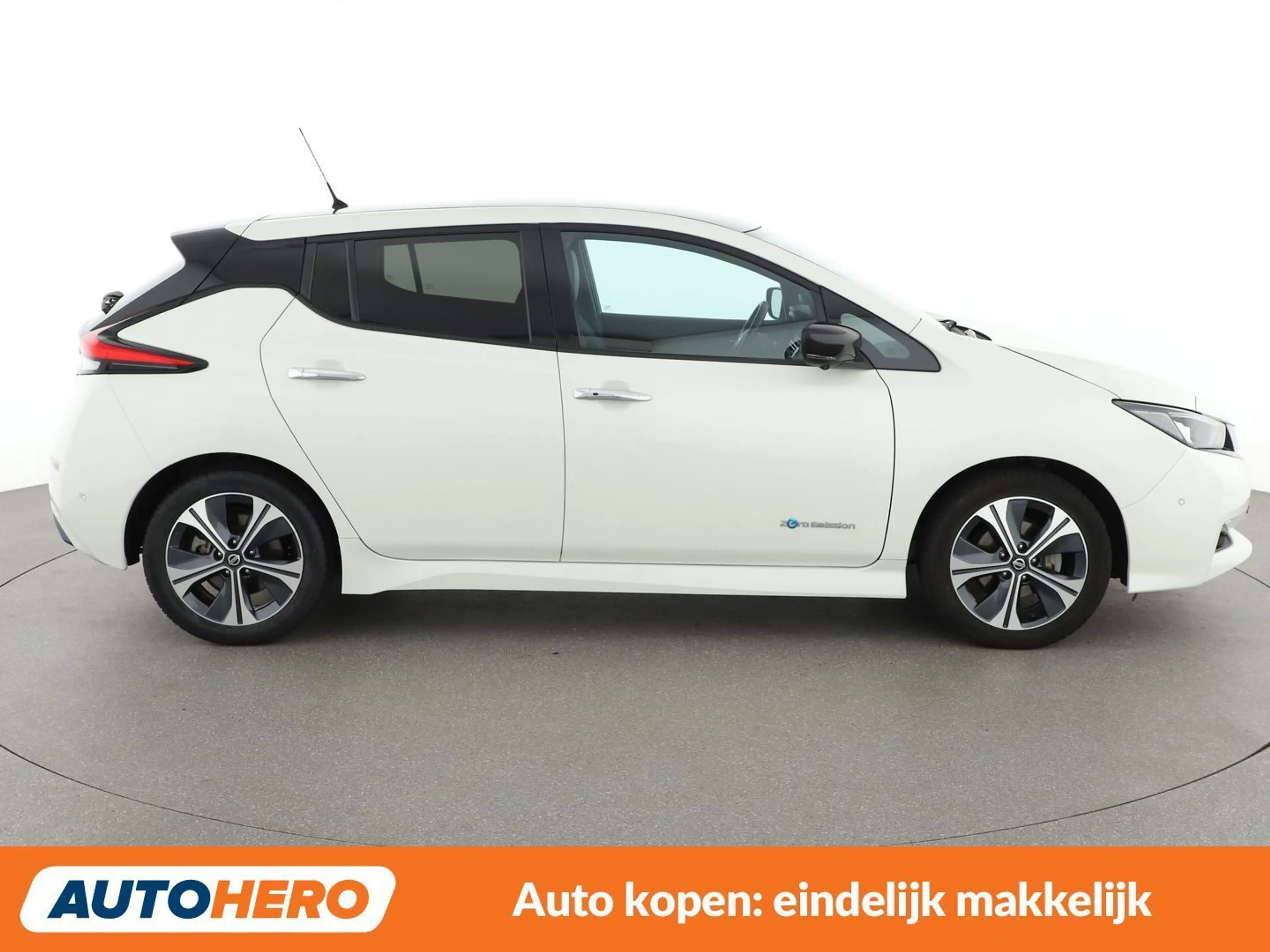 Nissan Leaf electric drive 110 kW Tekna — photo 7