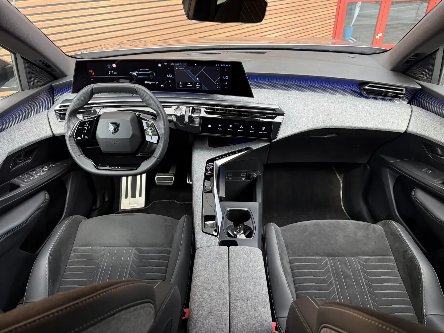 Peugeot 3008 1.2 Hybrid 136 GT Navigatie / Camera / 360* Camera Grijs - 2