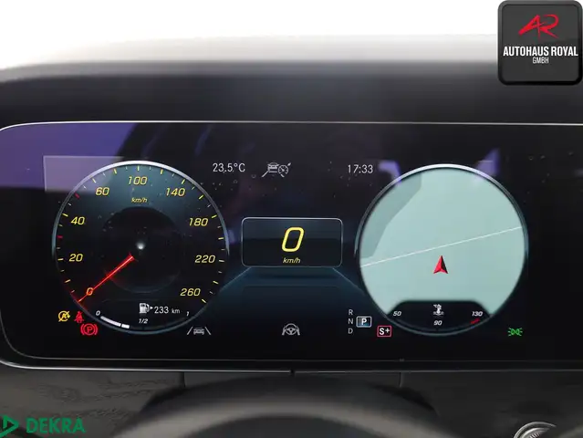Mercedes-Benz E-Class view 13