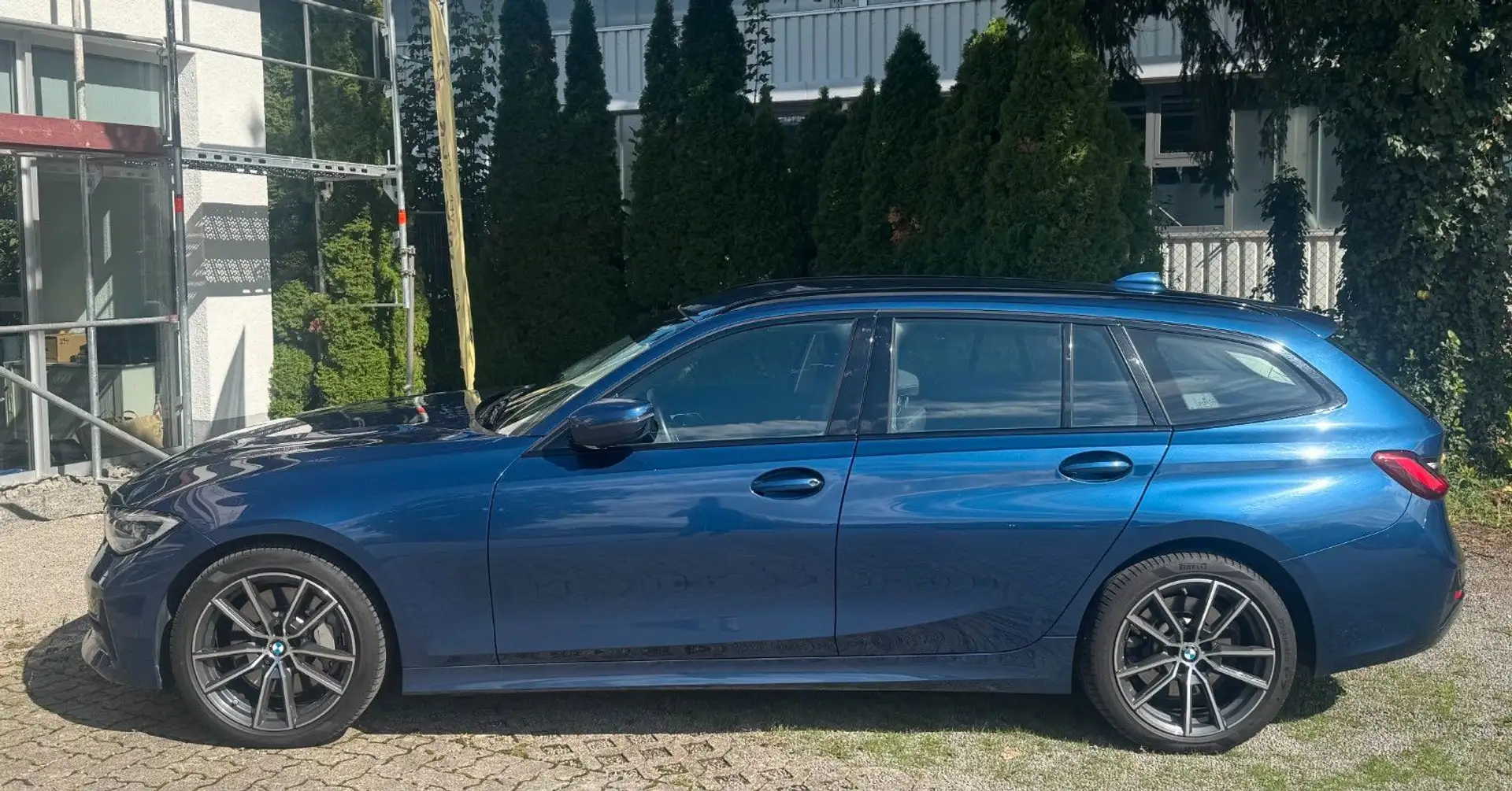 BMW 330 d Touring*Sport-Line*Navi*Head-Up*LED*1.Hand* Bleu - 2