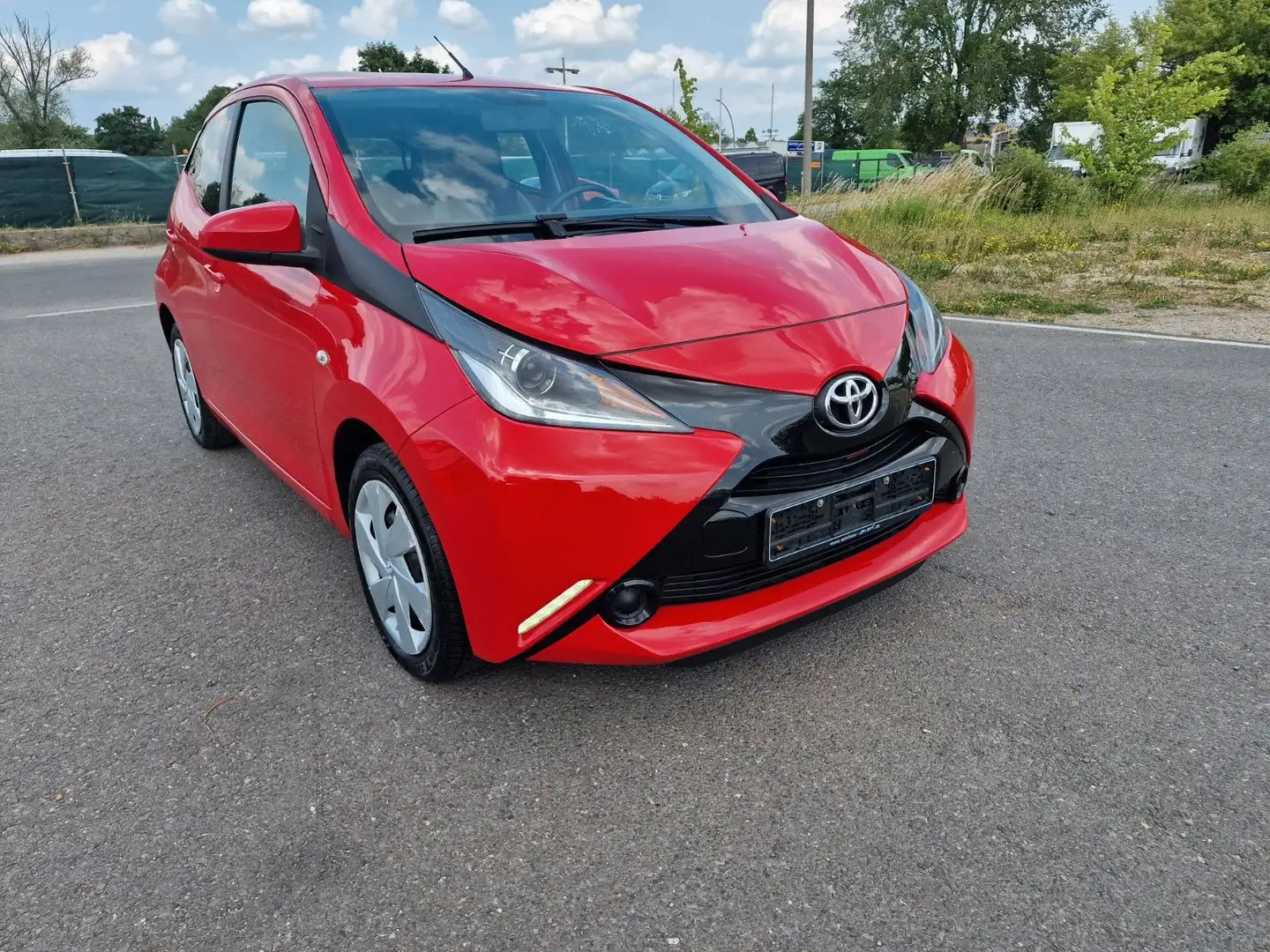 Toyota Aygo AYGO x-play Rouge - 1