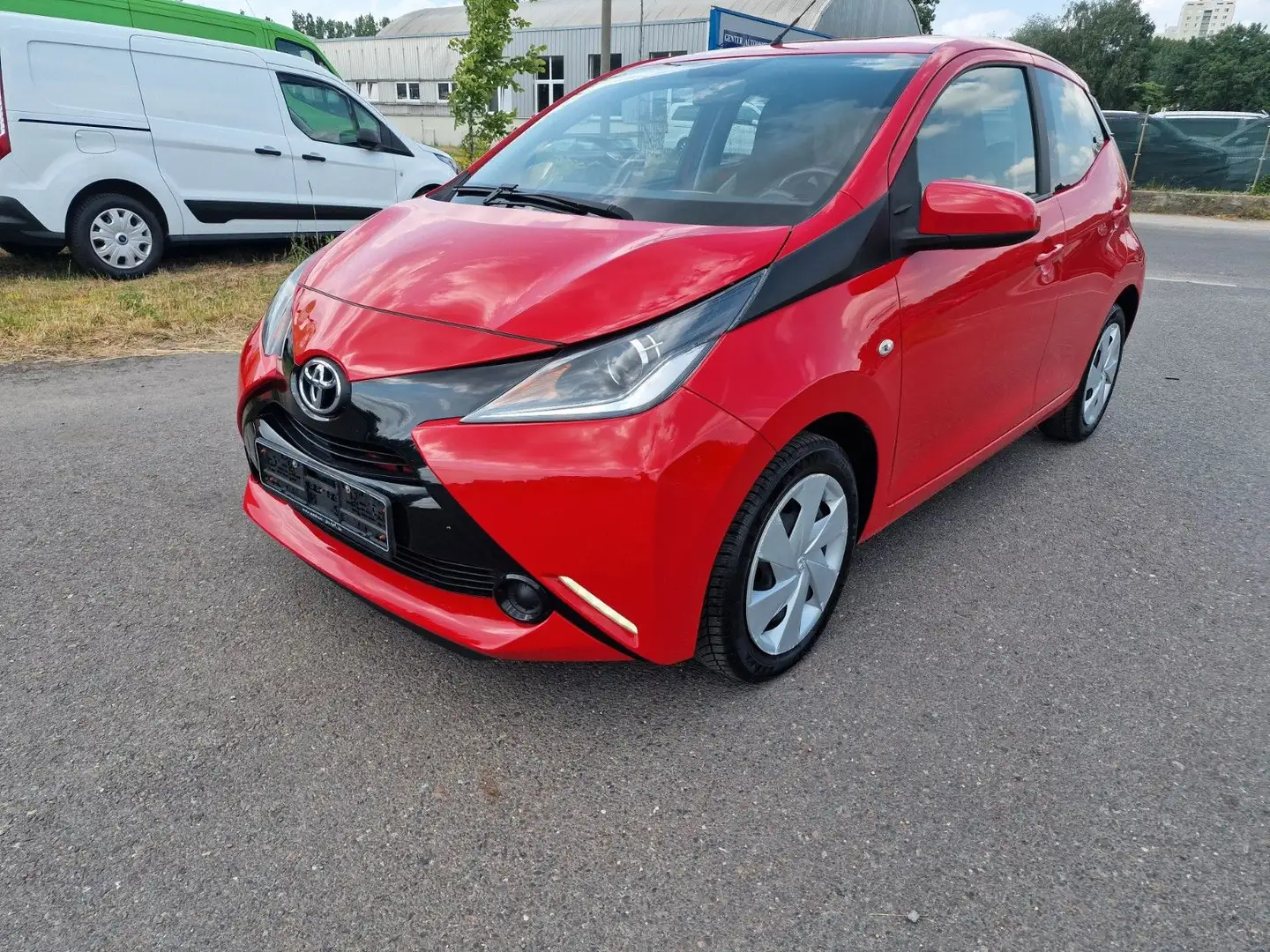 Toyota Aygo AYGO x-play Rouge - 2