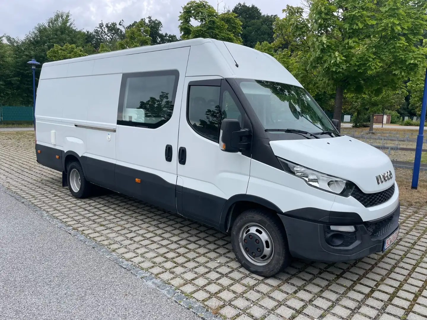 Iveco Daily 35S15 Maxi mit 4 Sitzplätzen - 1