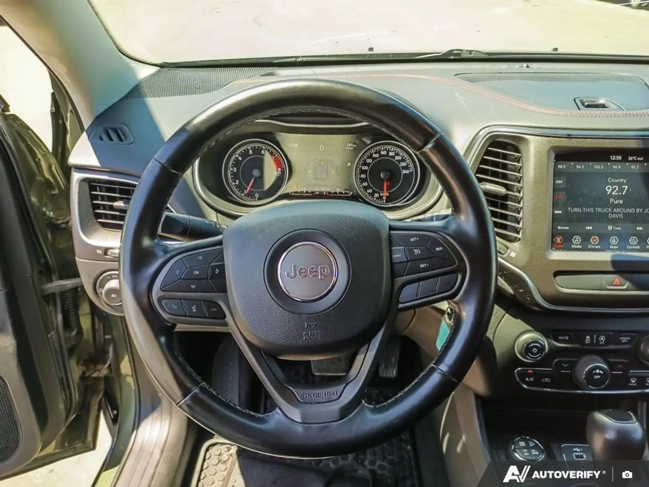 Jeep Cherokee photo Jeep Cherokee
