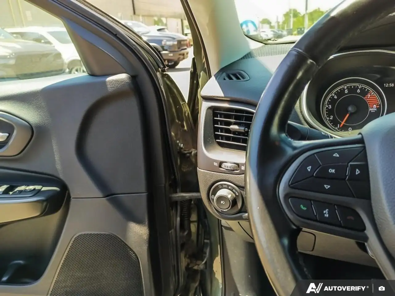 Jeep Cherokee photo Jeep Cherokee