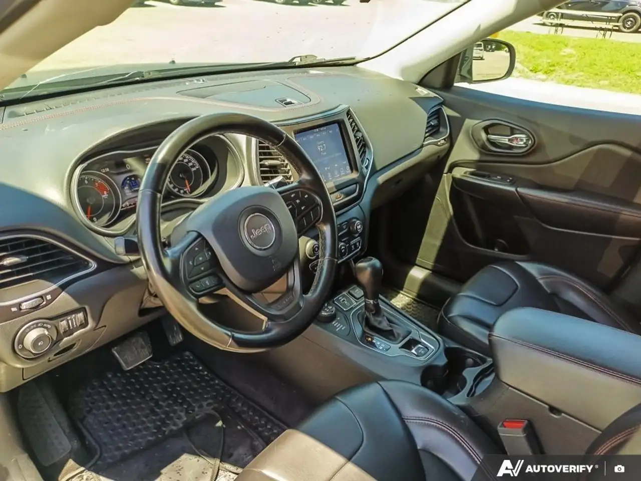 Jeep Cherokee photo Jeep Cherokee