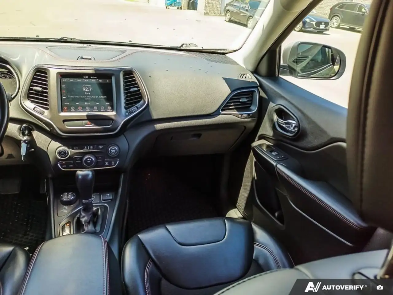 Jeep Cherokee photo Jeep Cherokee