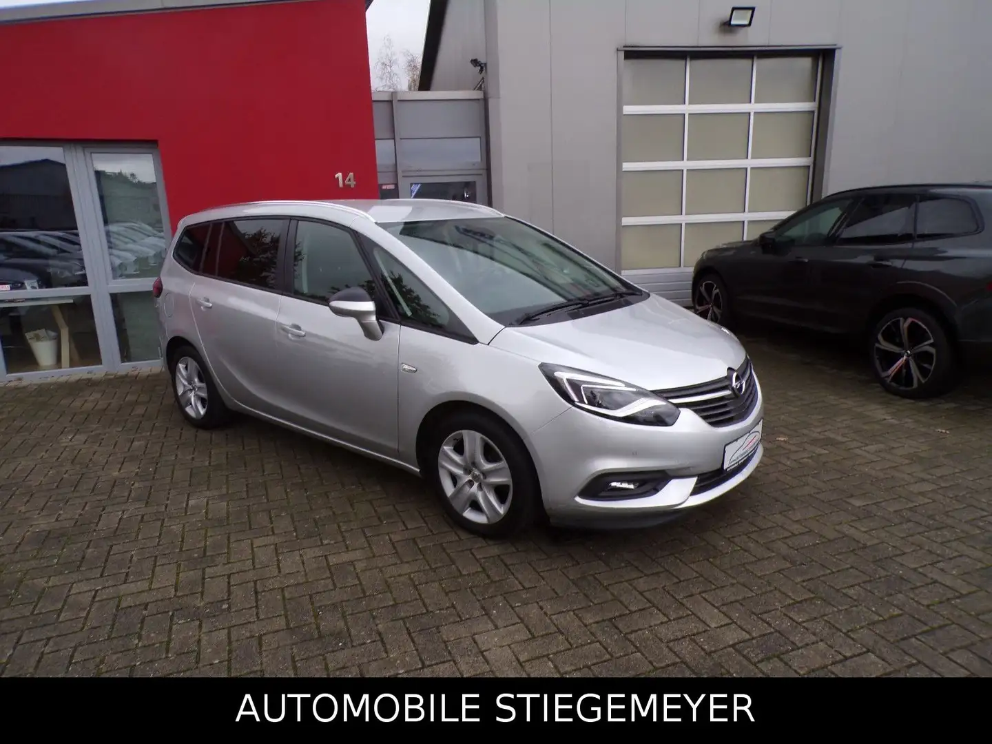 Opel Zafira C Active Silber - 1