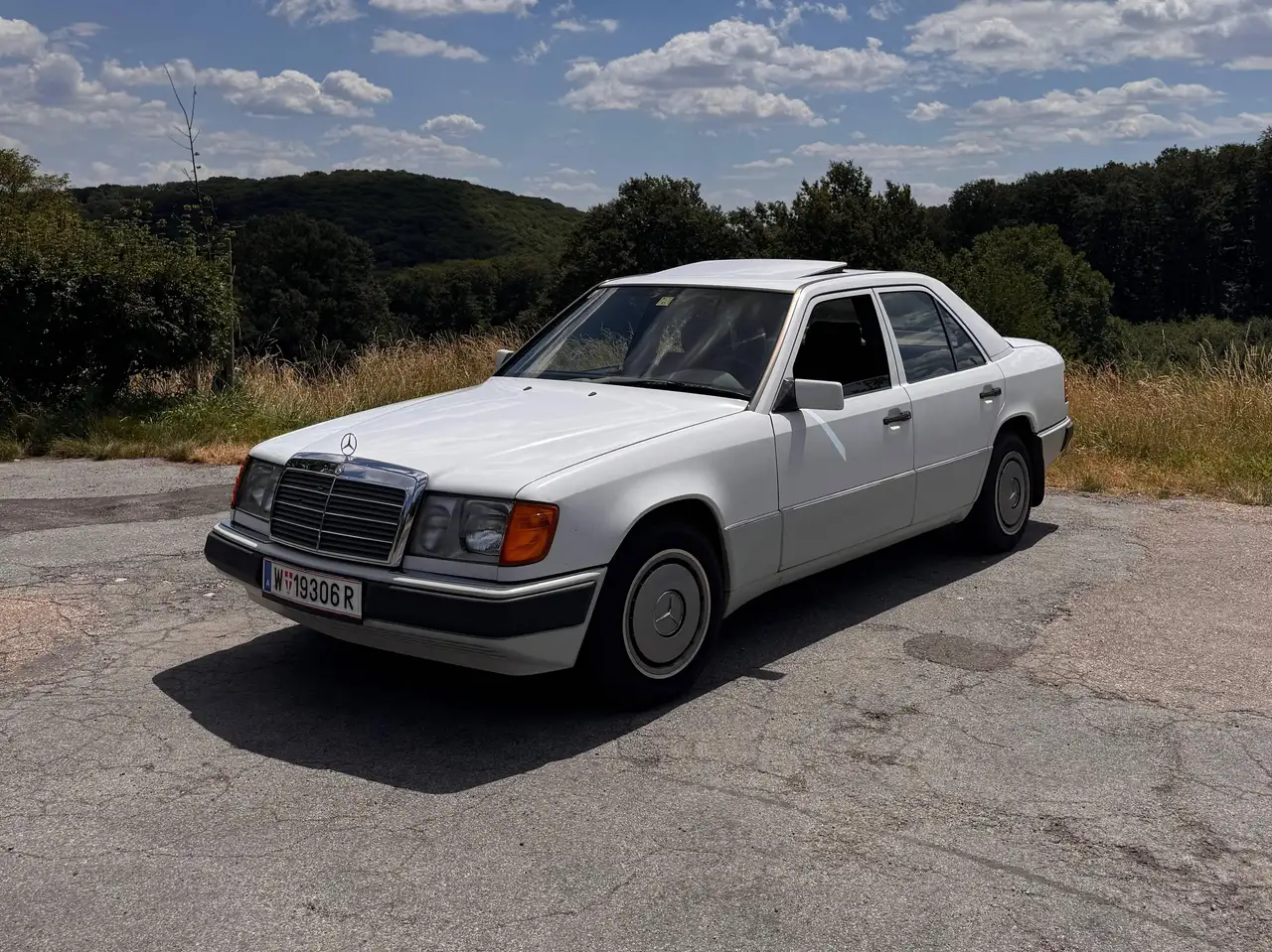 Mercedes-Benz Baureihe 124 200E, foto 1