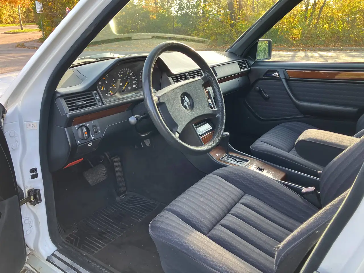Mercedes-Benz Baureihe 124 200E, foto 7