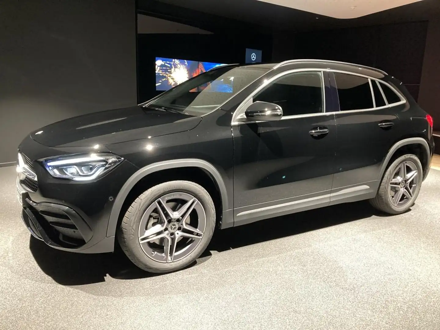 Mercedes-Benz GLA 250 e +KAMERA+MBUX+AMG+NAVI+Ambiente+AUT+SHZ Fekete - 1