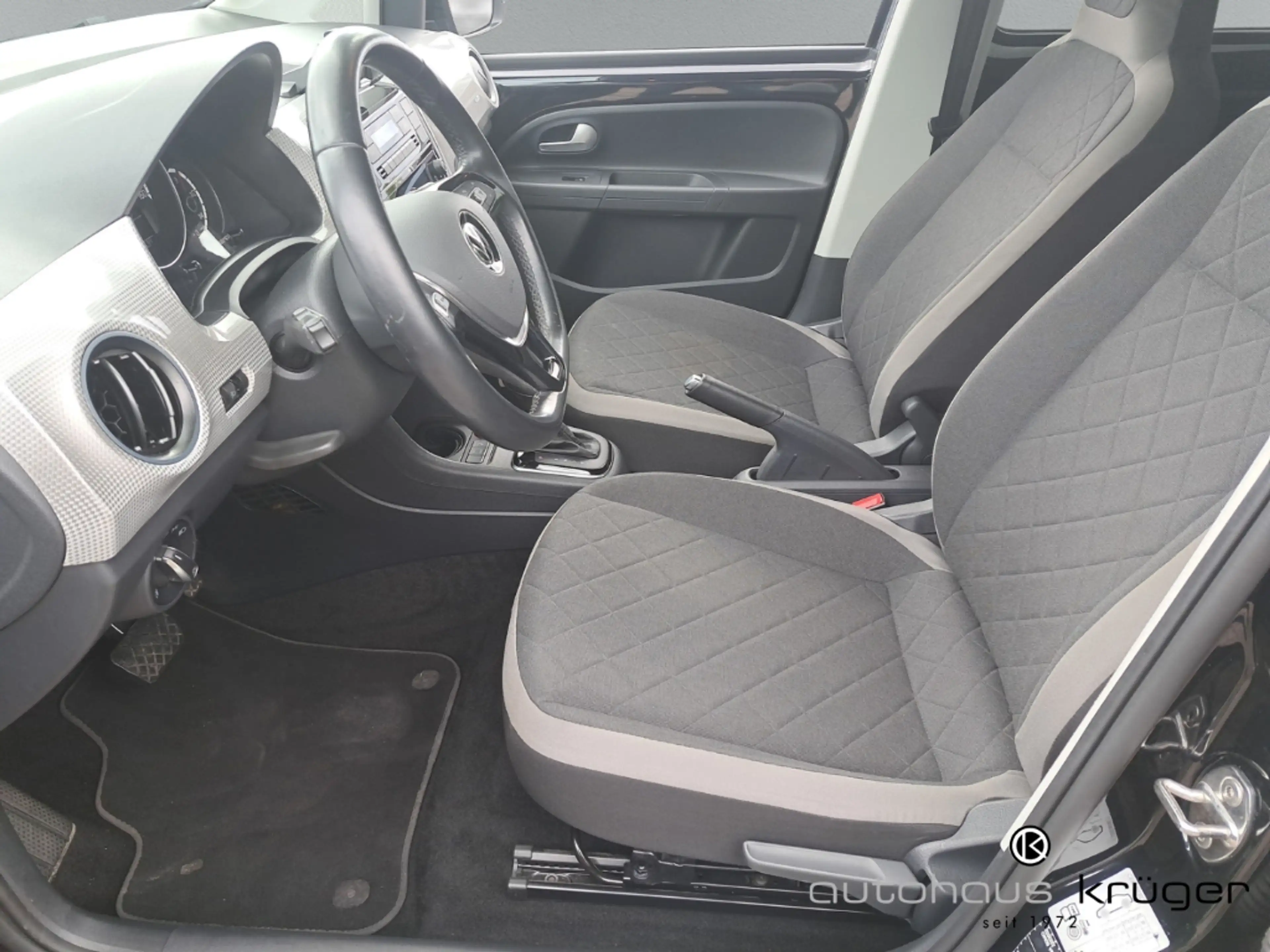 Volkswagen e-up! e-Edition Klimaautom DAB Ambientebeleuchtung SHZ R — photo 12