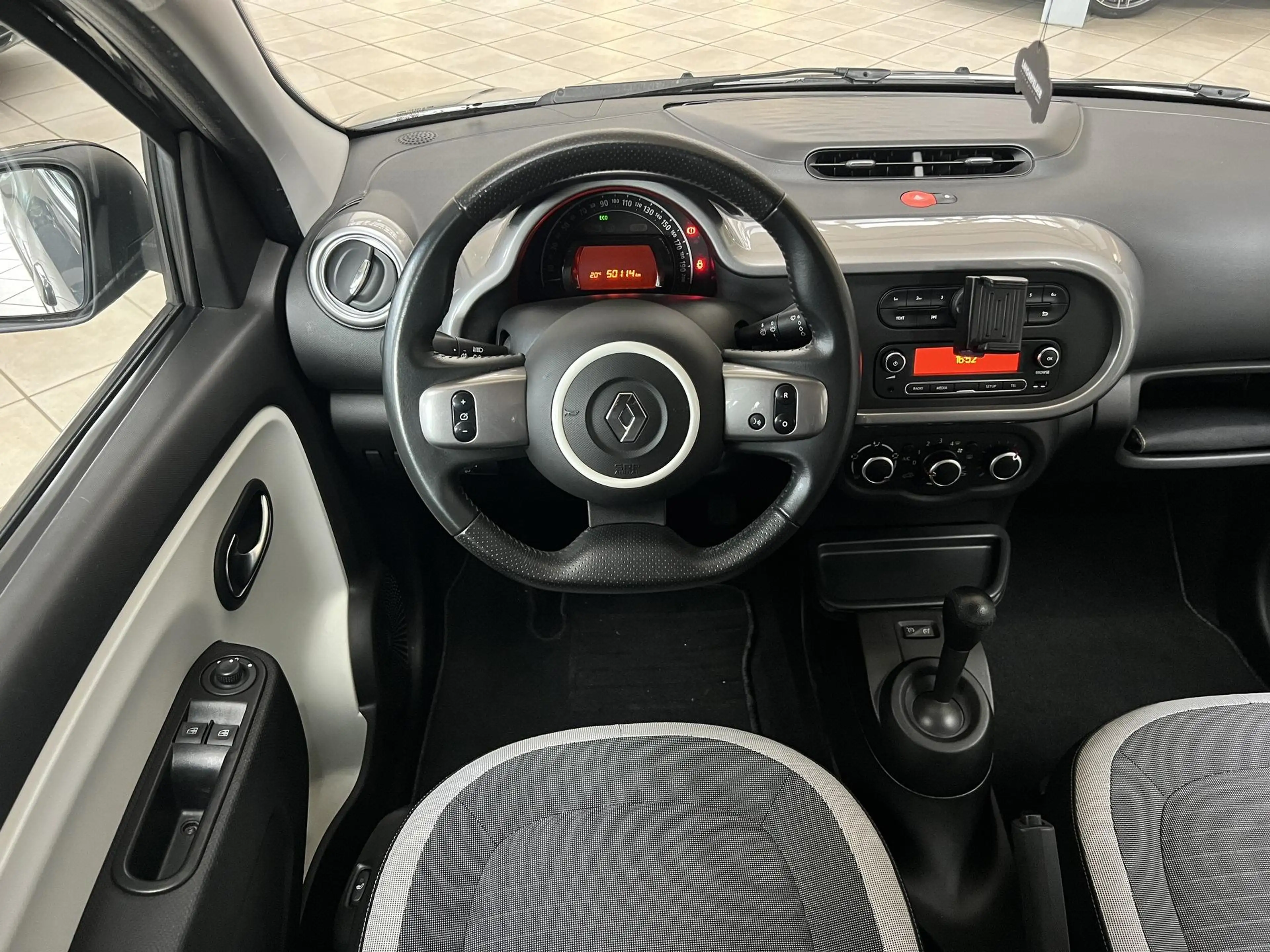 Renault Twingo Twingo AUTOMATIK|ALLWETTER|SCHECKHEFT|PARKSENSOR — photo 12