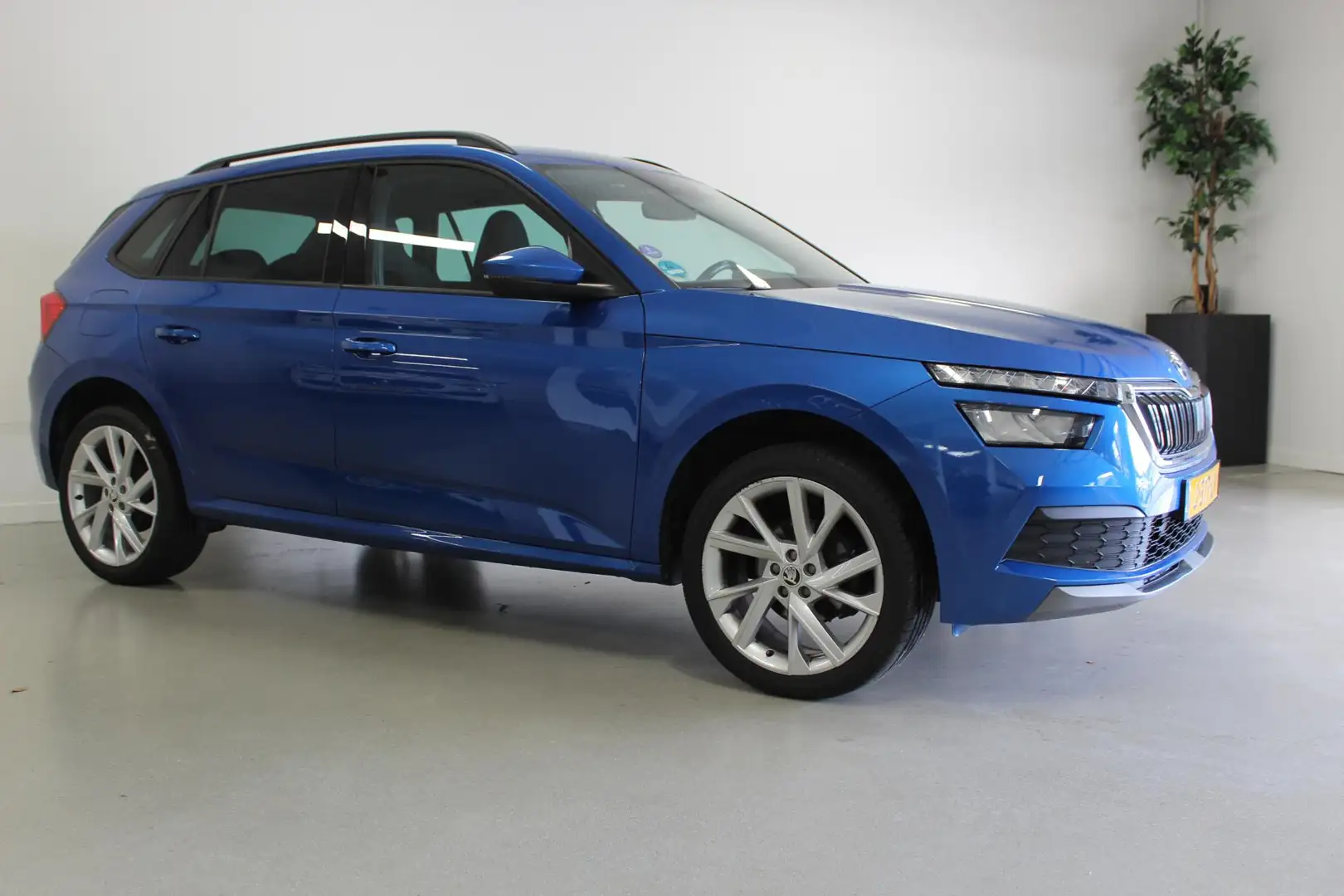 Skoda Kamiq 1.0 TSI Sport Business | 18'LMV | CAMERA | CARPLAY Blauw - 2