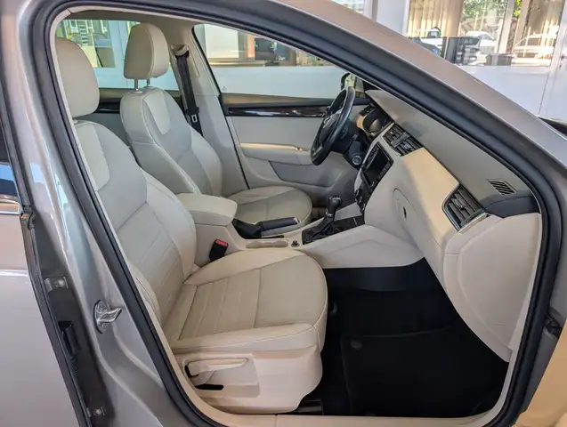 Skoda Octavia view 3