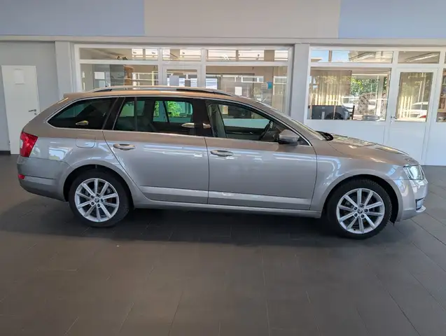 Skoda Octavia view 2