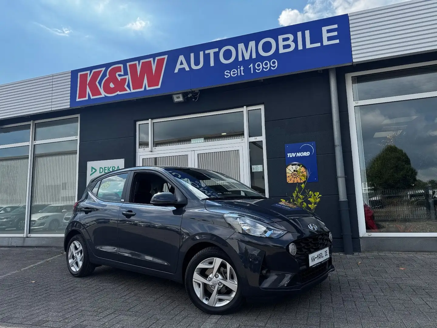 Hyundai i10 Trend NAVI+CAM KLIMAAUTO SITZHEIZUNG PDC Gris - 1