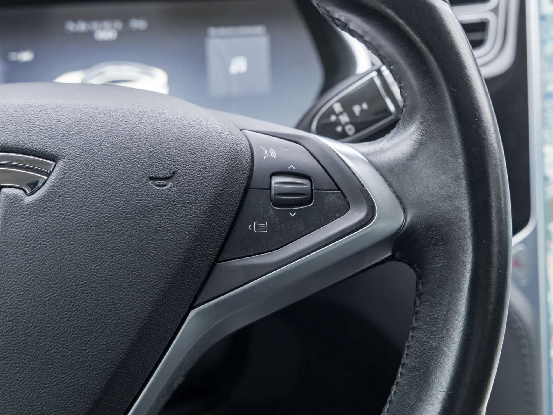 2014 Tesla Model S Performance thumb 12