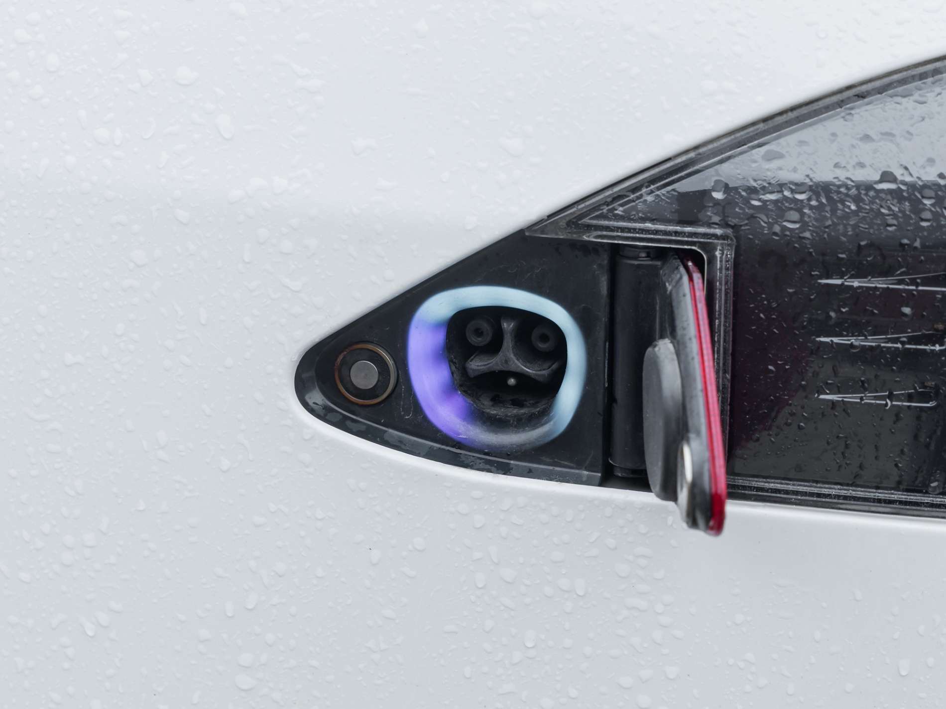 2014 Tesla Model S Performance thumb 9