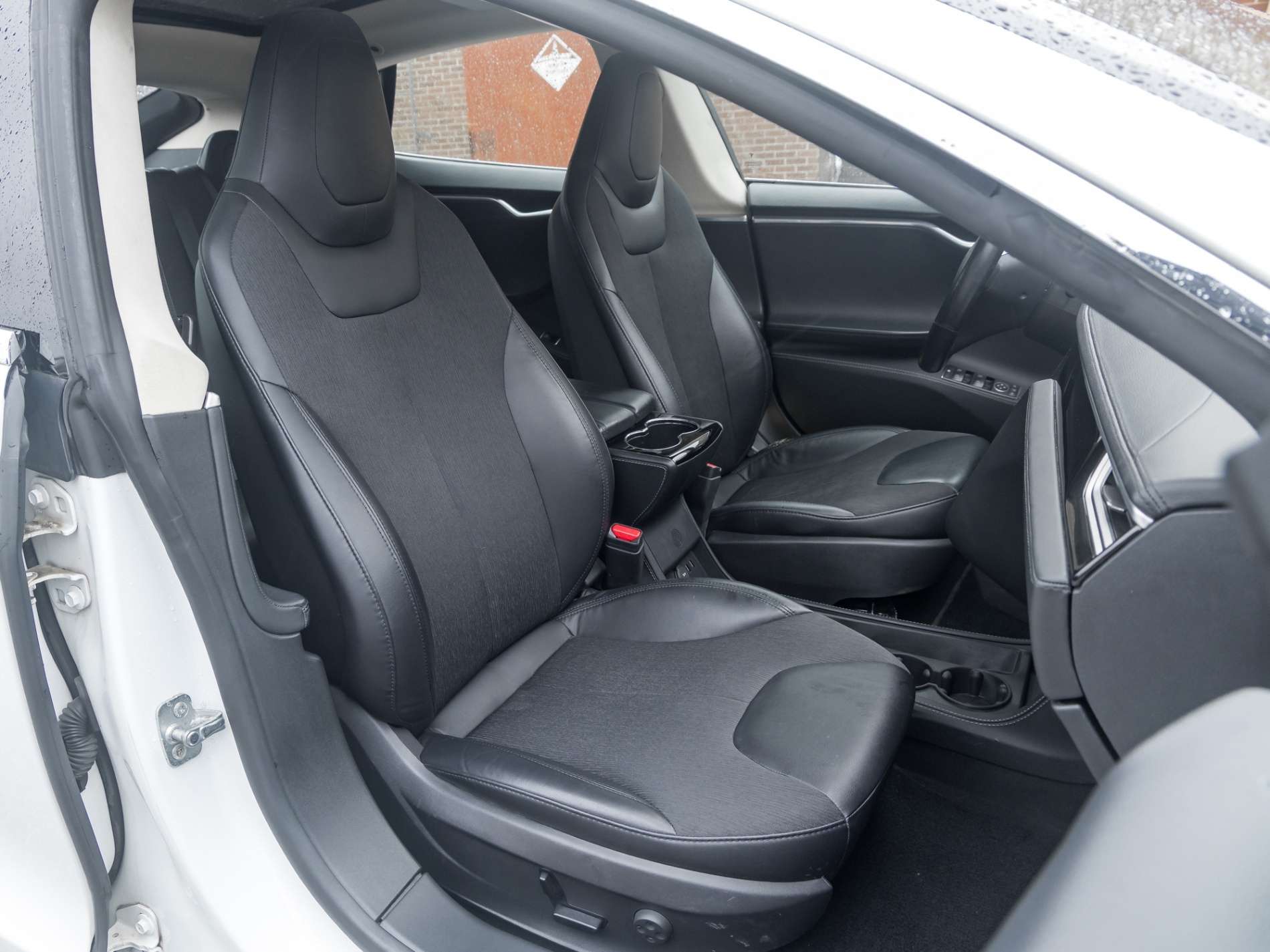 2014 Tesla Model S Performance thumb 29