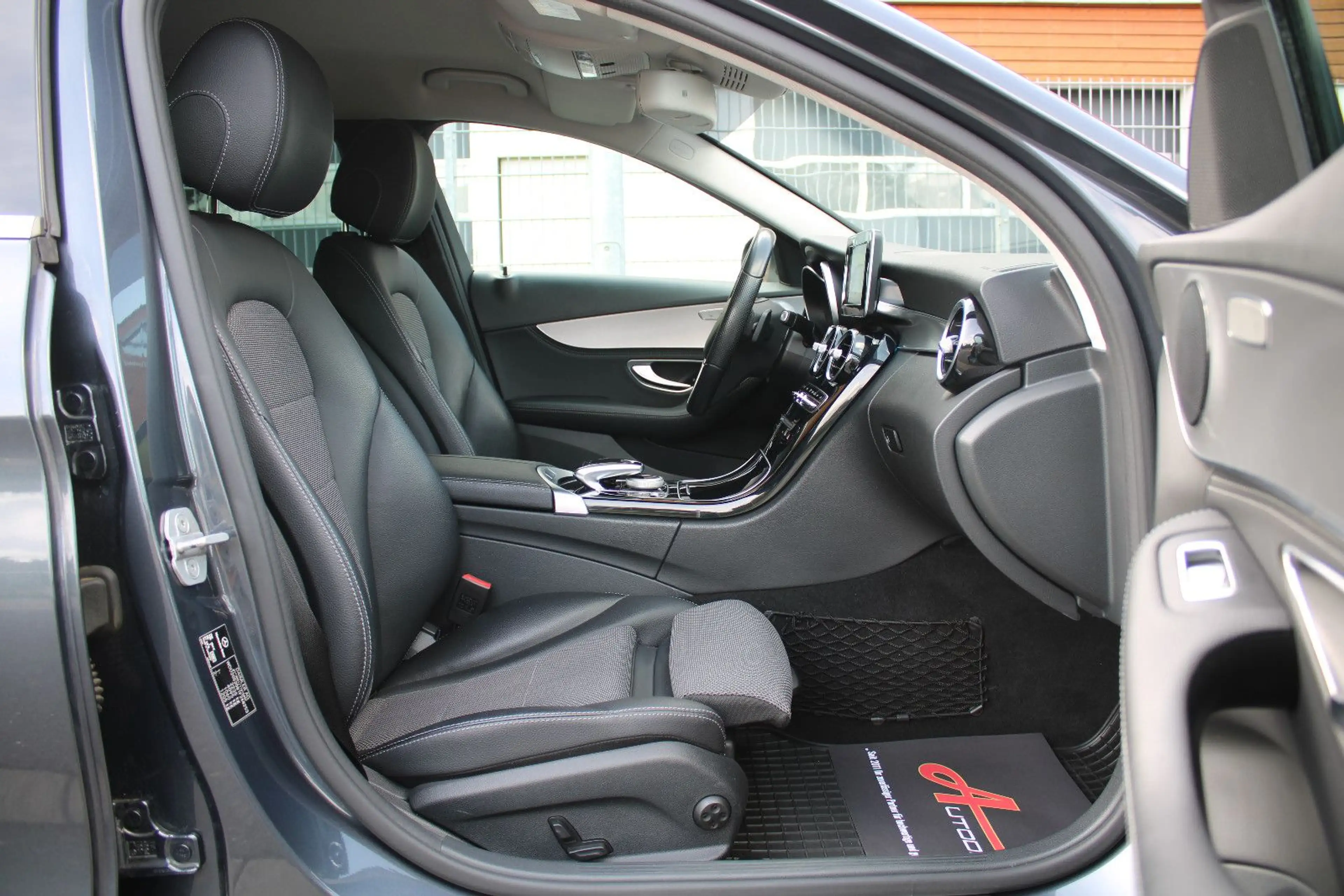 Mercedes-Benz C 250 d Avantgarde/Kamera/AHK!/Leder/AHK/Ambiente — photo 15
