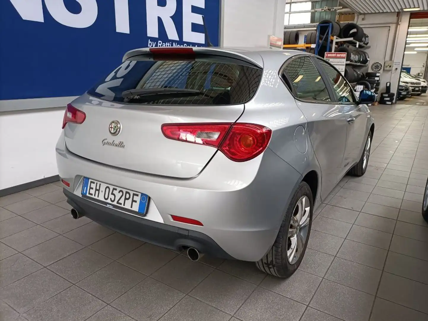 Alfa Romeo Giulietta Giulietta III 2010 2.0 jtdm(2) Distinctive 140cv Argento - 1