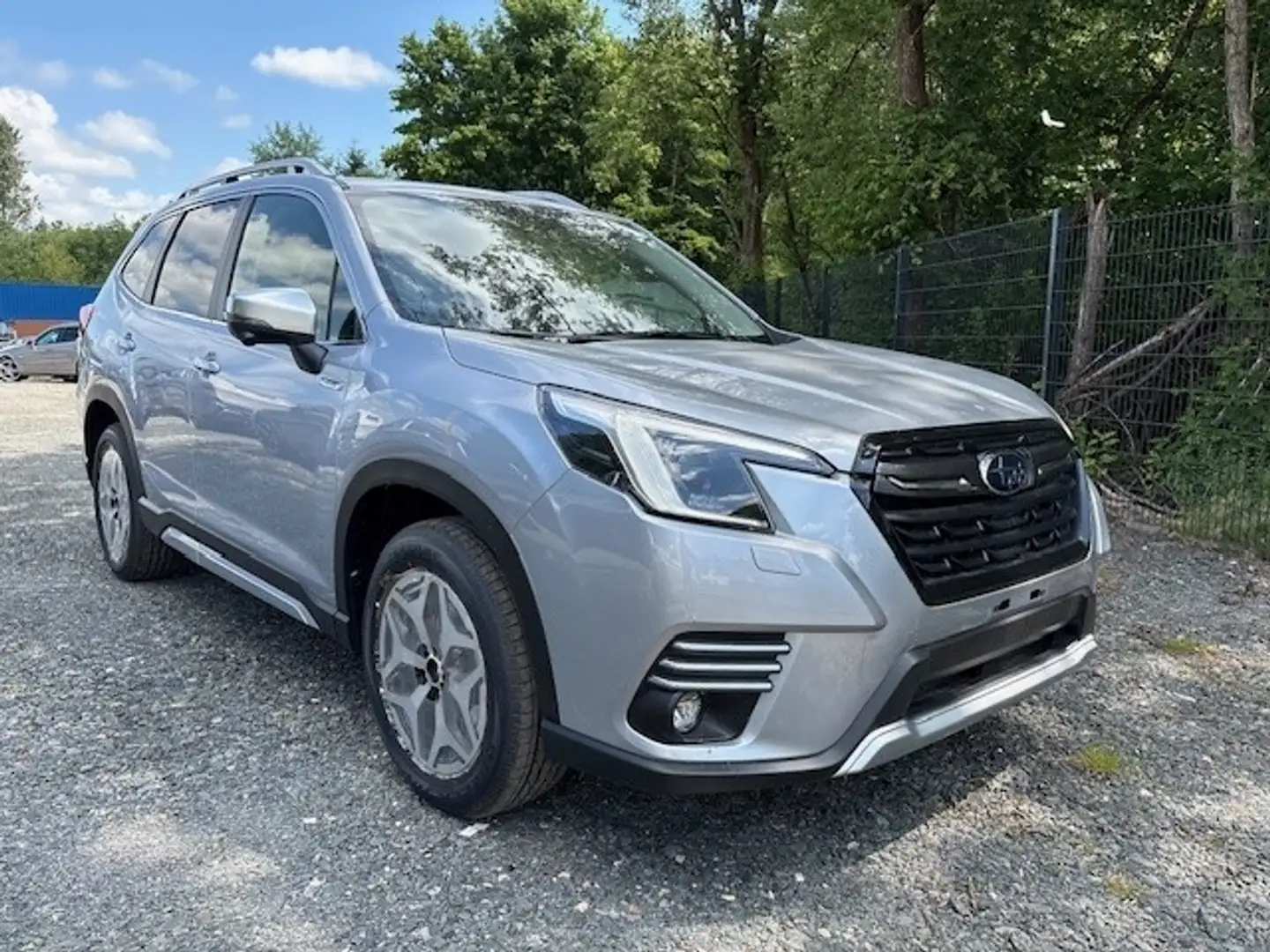 Subaru Forester Active 2.0ie Mild-Hybrid Срібний - 2