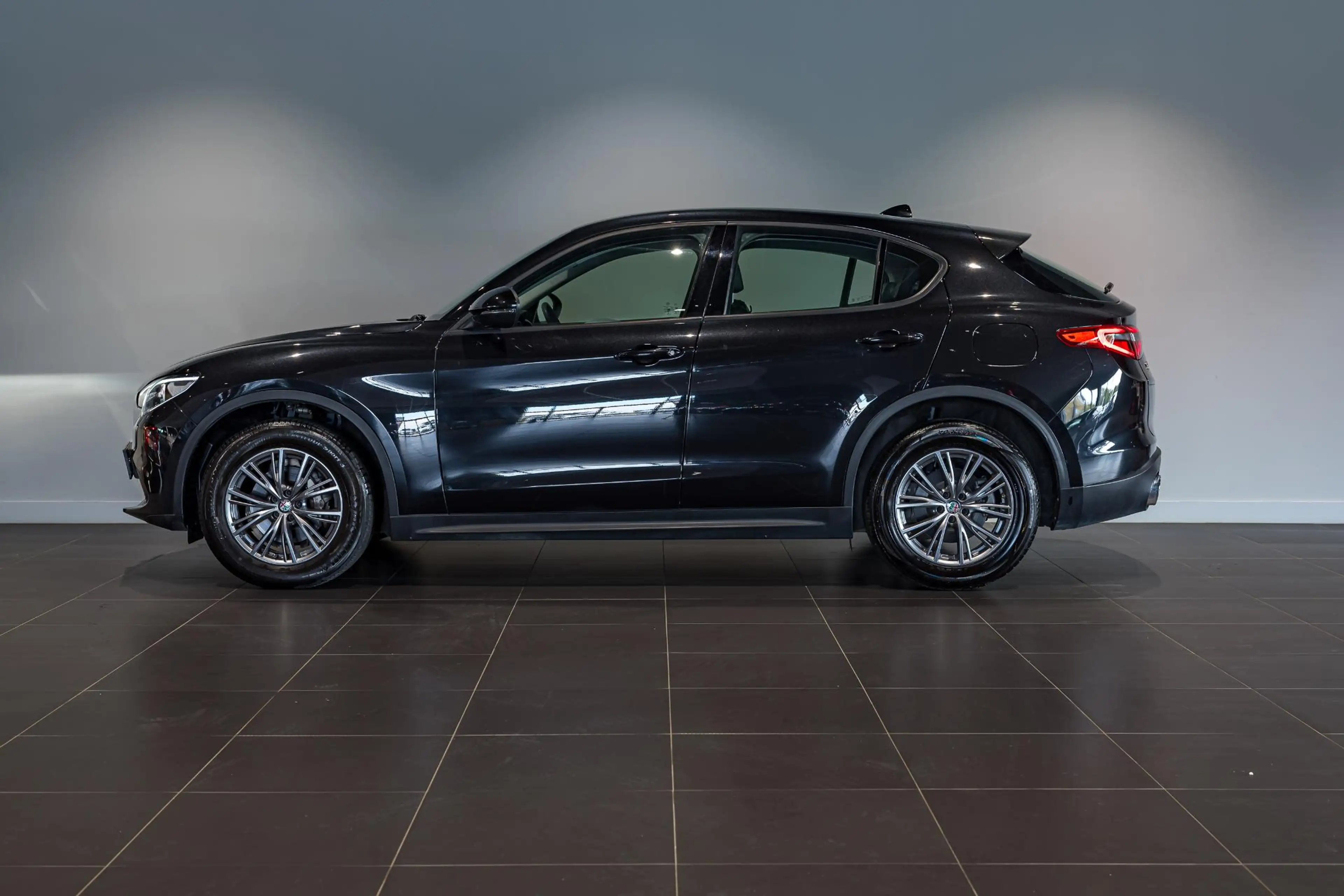 Alfa Romeo Stelvio 2.0 200 Super AWD | Camera | PDC V+A | Carplay | Z — photo 5