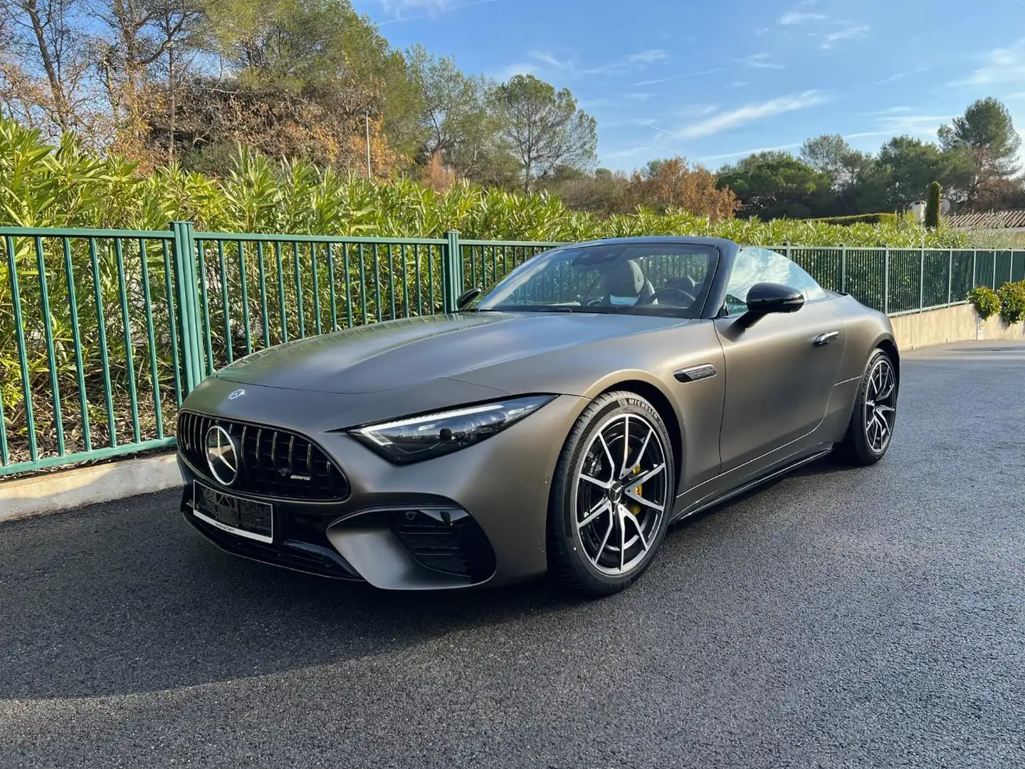 Mercedes-Benz SL 43 AMG V8-Styling-Paket Exterieur Nachtsicht-Assistent Grau - 1