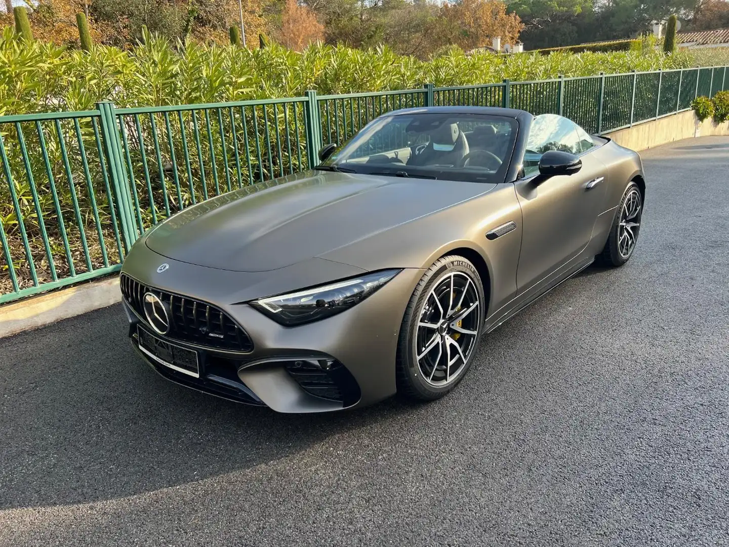 Mercedes-Benz SL 43 AMG V8-Styling-Paket Exterieur Nachtsicht-Assistent Grau - 2