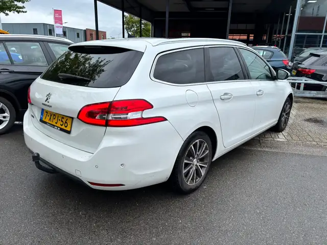 Peugeot 308 view 2
