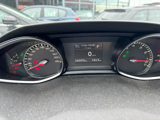 Peugeot 308 view 4